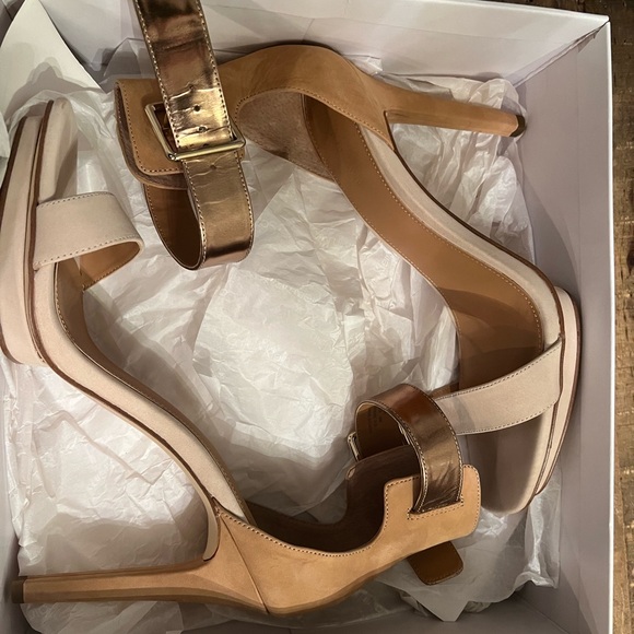 Calvin Heels In Box - Picture 3 of 7